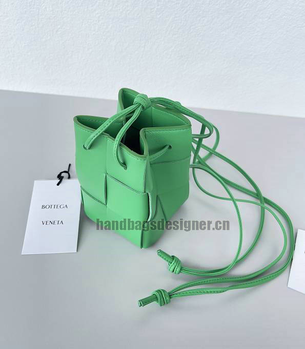 Bottega Veneta Green Original Intreccio Leather Mini Cassette CrossBody Bucket Bag-4