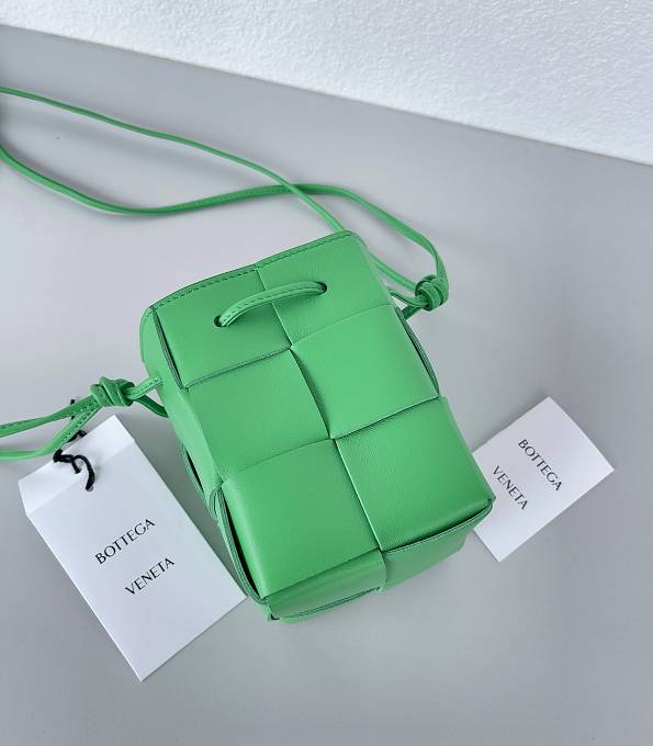 Bottega Veneta Green Original Intreccio Leather Mini Cassette CrossBody Bucket Bag-7