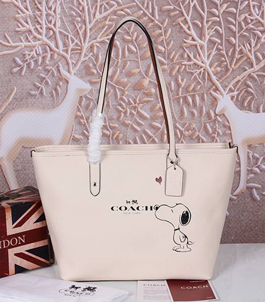 Coach Peanuts Snoopy 37273 White Leather Zip Tote Bag