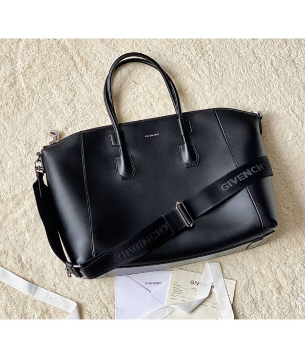 Givenchy Black Original Smooth Calfskin Leather Medium Antigona Sport Bag