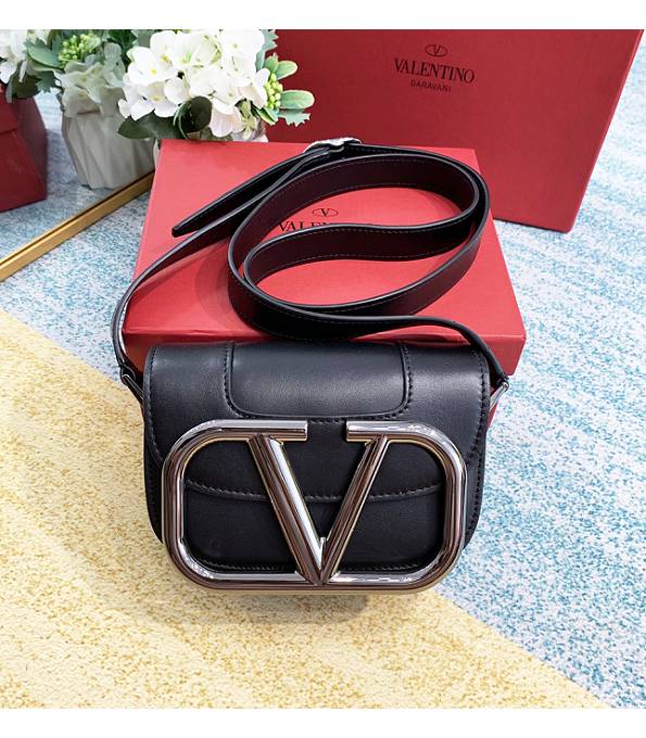 Valentino Garavani Maxi Black Original Plain Veins Leather Silver Metal 18cm Shoulder Bag